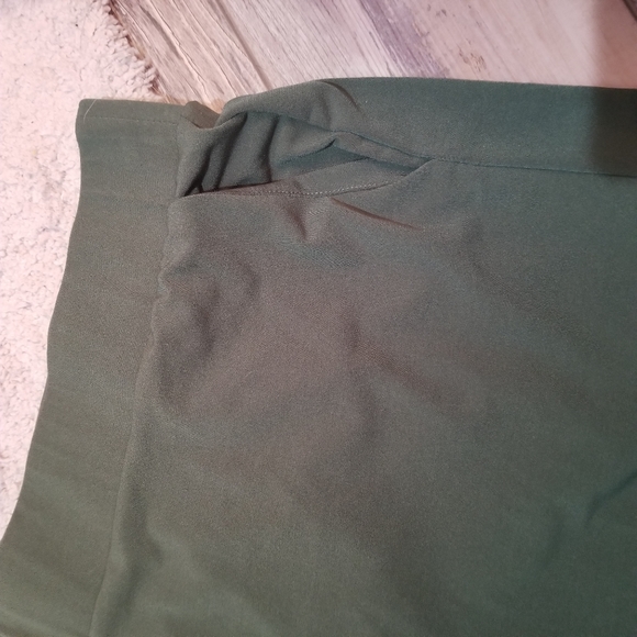 Torrid Capris - Picture 4 of 7